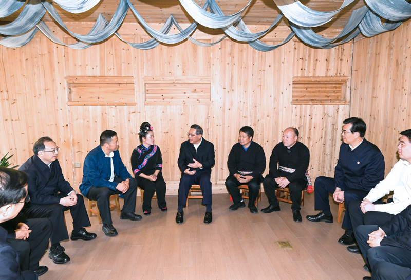 李強(qiáng)在貴州調(diào)研時強(qiáng)調(diào)
毫不放松抓好各項(xiàng)政策舉措落實(shí)
扎實(shí)有效鞏固拓展脫貧攻堅成果「相關(guān)圖片」